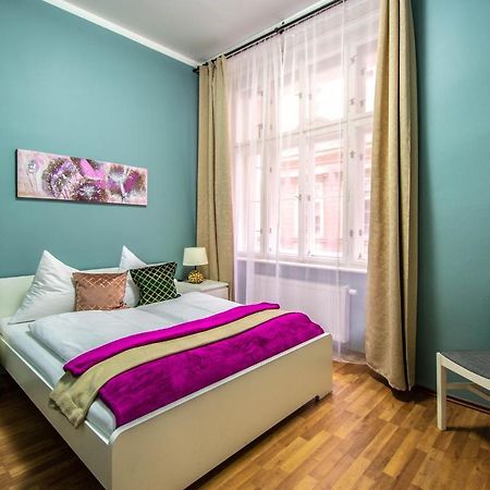 Ruzova Apartment By Ruterra Прага Екстериор снимка