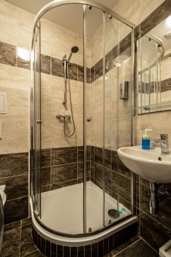 Ruzova Apartment By Ruterra Прага Екстериор снимка
