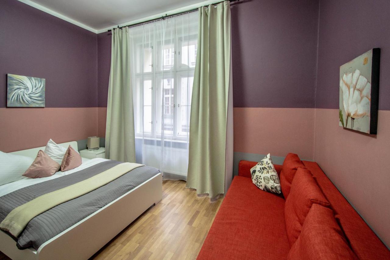 Ruzova Apartment By Ruterra Прага Екстериор снимка